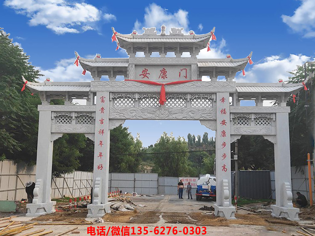 鄉(xiāng)村石門樓圖片 鄉(xiāng)村石門樓提高村莊形象